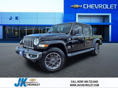 Used 2023 Jeep Gladiator Overland w/ Trailer Tow Package AWD/4WD image 1
