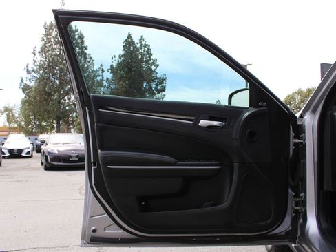 Used 2018 Chrysler 300 S image 2