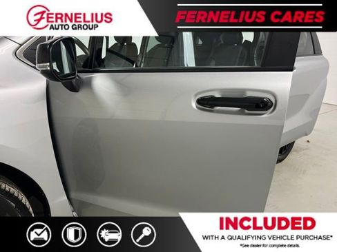 Used 2023 Toyota Sienna XSE AWD/4WD image 5