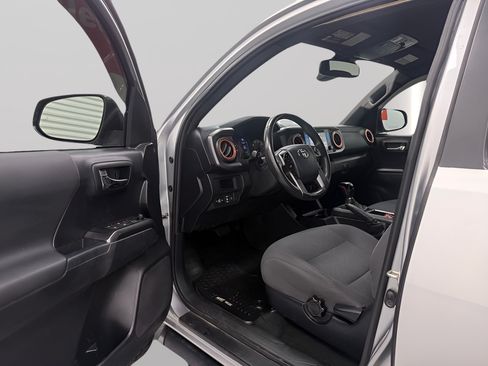 Used 2019 Toyota Tacoma TRD Sport w/ Technology Package AWD/4WD image 9