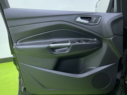 Used 2018 Ford Escape SE w/ SE Sport Appearance Package image 17