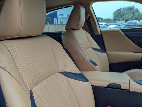 Used 2022 Lexus ES 300h Ultra Luxury image 30