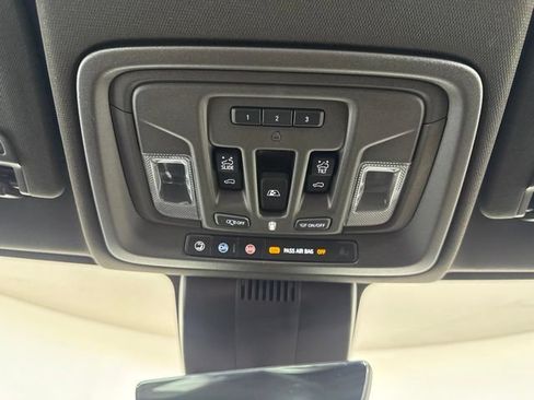 Used 2025 GMC Sierra 1500 Denali w/ Technology Package AWD/4WD image 14
