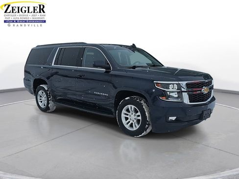Used 2018 Chevrolet Suburban LT w/ Luxury Package image 3