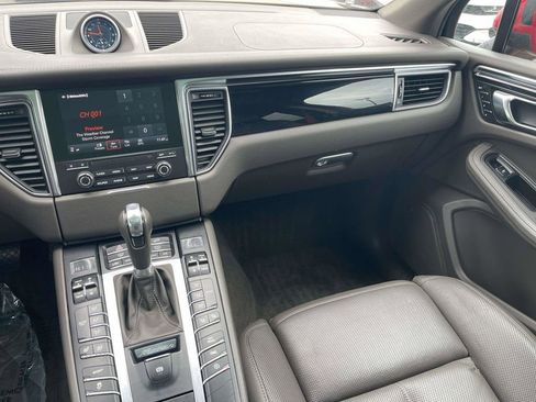 Used 2017 Porsche Macan S image 3