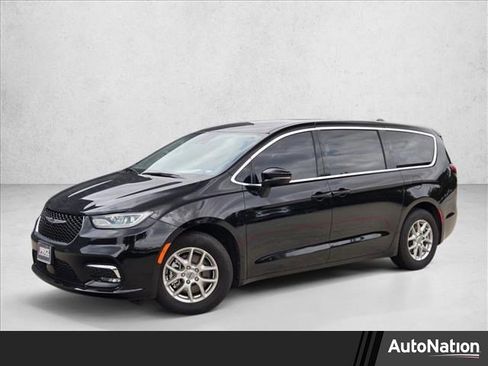 Used 2024 Chrysler Pacifica Touring-L FWD image 1