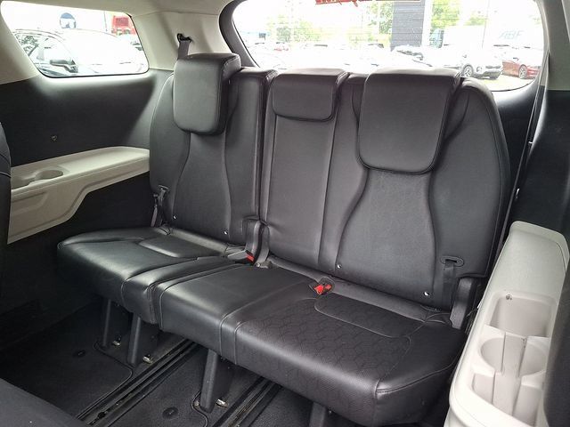 Certified 2023 Kia Carnival LX FWD image 9