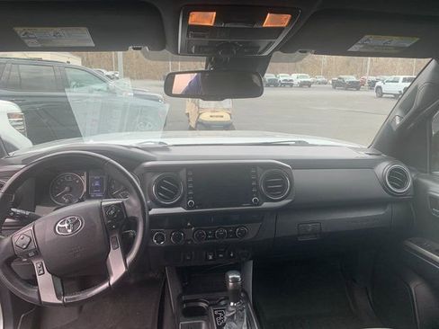 Used 2021 Toyota Tacoma TRD Off-Road image 10