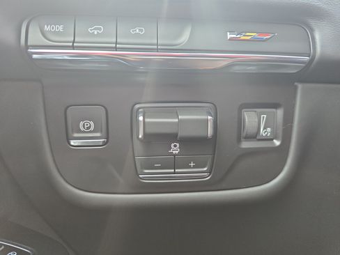 Used 2026 Cadillac Escalade ESV V AWD/4WD image 27