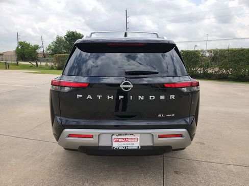 Certified 2025 Nissan Pathfinder SL image 9