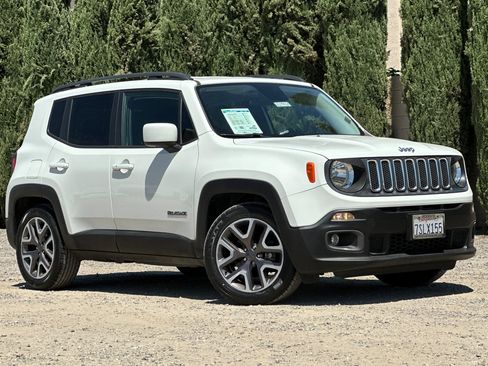 Used 2016 Jeep Renegade Latitude FWD image 2