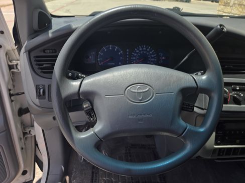 Used 2001 Toyota Sienna LE FWD image 11