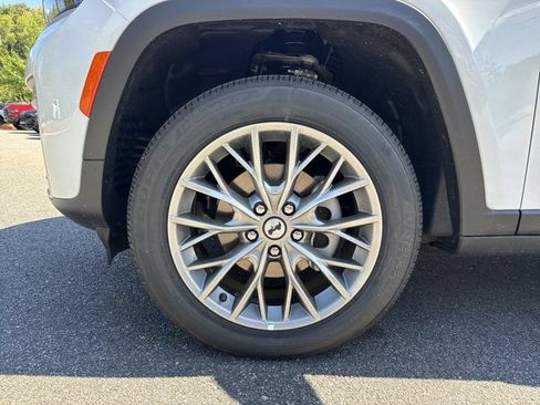 New 2027 Jeep Grand Cherokee Limited AWD/4WD image 11