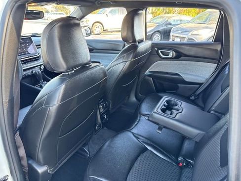 Used 2024 Jeep Compass Latitude image 22