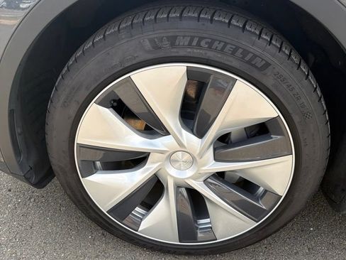 Used 2021 Tesla Model Y Long Range AWD/4WD image 12