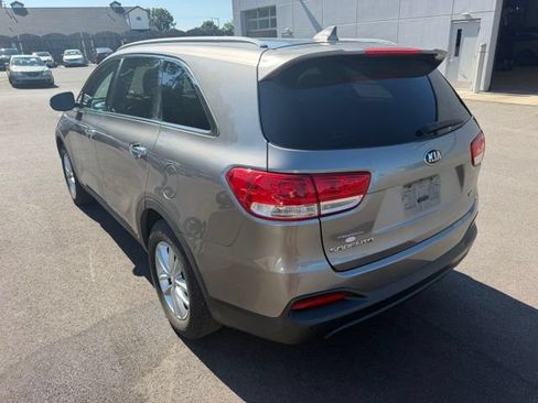 Used 2016 Kia Sorento FWD w/ LX Convenience Package image 4