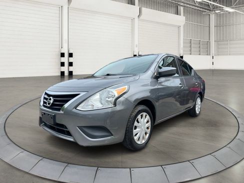 Used 2019 Nissan Versa SV FWD image 7