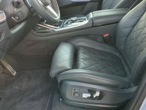 Used 2025 BMW X7 xDrive40i w/ M Sport Package image 11