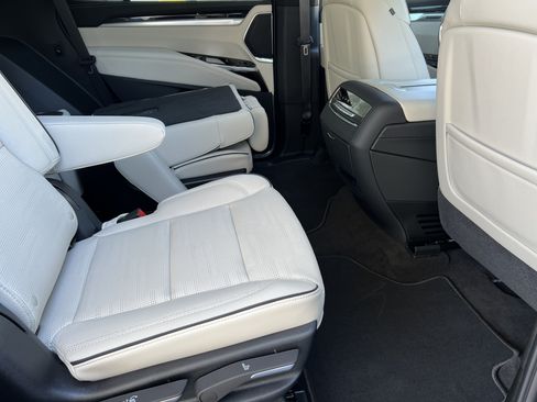 Used 2026 Cadillac Escalade Sport AWD/4WD image 24