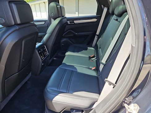 Certified 2023 Porsche Cayenne S AWD/4WD image 35