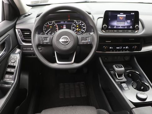 Used 2024 Nissan Rogue SV image 13