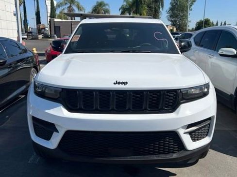 Used 2023 Jeep Grand Cherokee Altitude AWD/4WD image 1