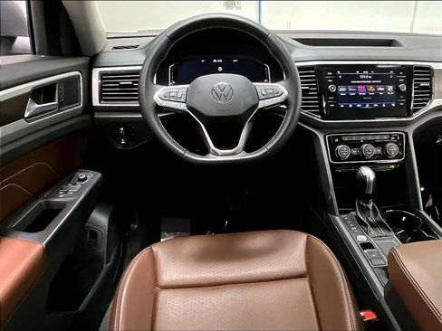 Used 2023 Volkswagen Atlas SE w/ Black Wheel Package FWD image 7