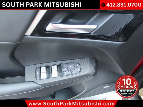 New 2025 Mitsubishi Outlander SE image 12