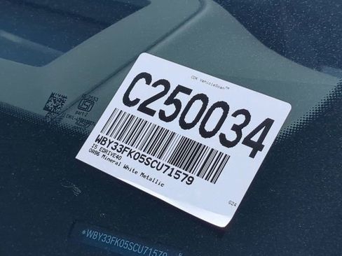 Used 2025 BMW i5 eDrive40i w/ Executive Package RWD image 23