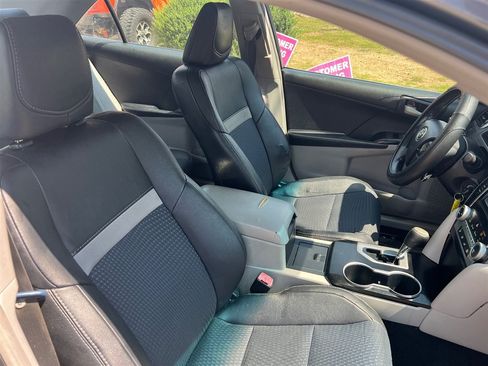 Used 2012 Toyota Camry LE FWD image 15