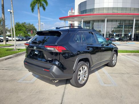 Used 2025 Toyota RAV4 XLE Premium FWD image 7