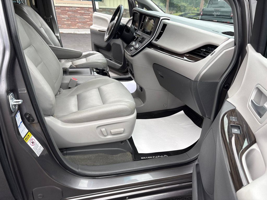 Used 2017 Toyota Sienna XLE Premium AWD/4WD image 11