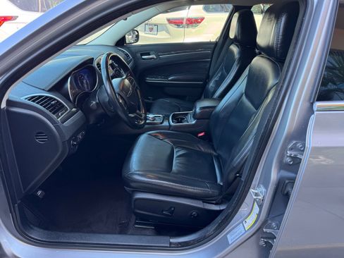 Used 2017 Chrysler 300 Limited AWD/4WD image 9