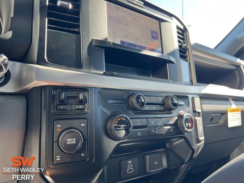 New 2026 Ford F250 XL w/ XL Chrome Package image 21