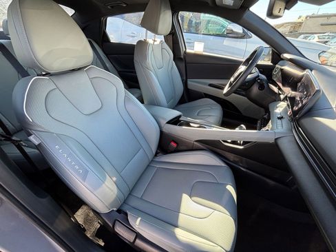 Used 2025 Hyundai Elantra Limited image 37