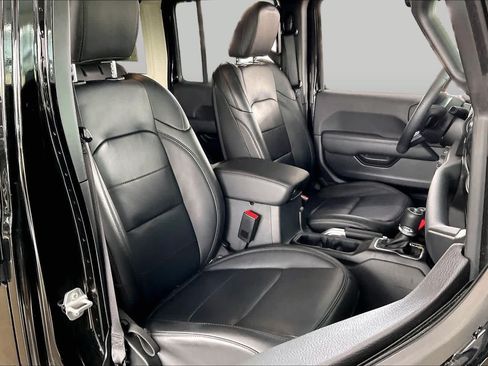 Used 2022 Jeep Wrangler Unlimited Sahara AWD/4WD image 9