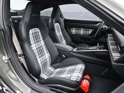 Certified 2025 Porsche 911 Turbo S AWD/4WD image 31