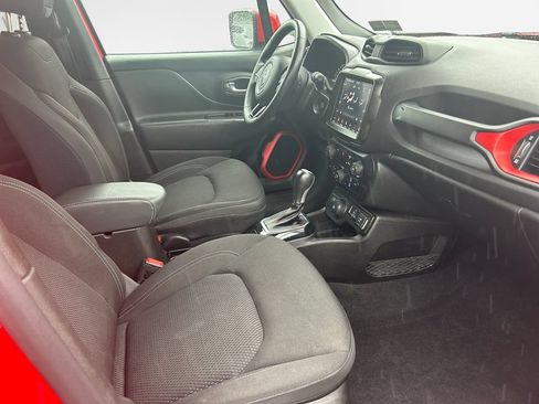 Certified 2022 Jeep Renegade Latitude w/ Convenience Group AWD/4WD image 30