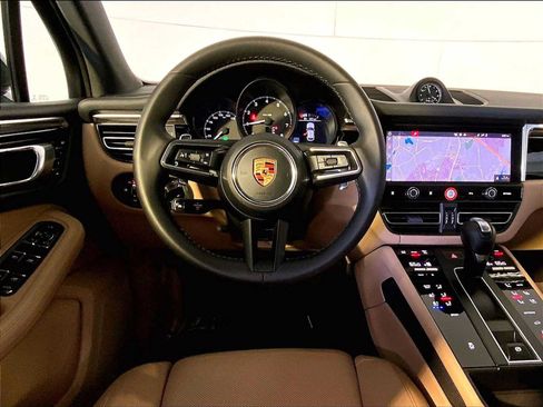 Certified 2023 Porsche Macan AWD/4WD image 13