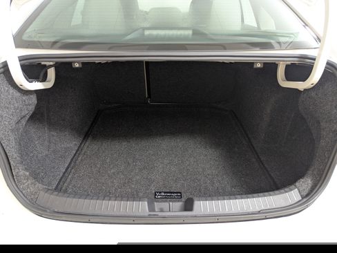 Used 2024 Volkswagen Jetta SE w/ Panoramic Sunroof Package FWD image 9