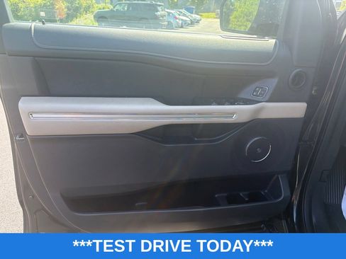 Used 2024 Ford Expedition Limited AWD/4WD image 12