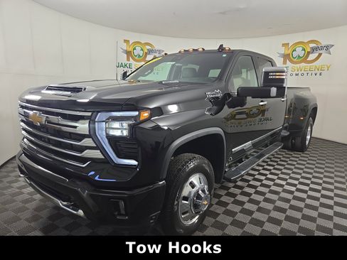 Used 2025 Chevrolet Silverado 3500 High Country w/ High Country Premium Package AWD/4WD image 4