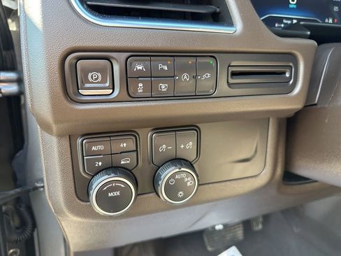 Used 2022 Chevrolet Tahoe LT w/ Luxury Package image 17