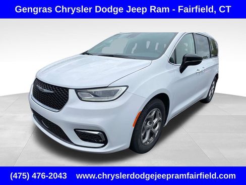 Certified 2024 Chrysler Pacifica Limited FWD image 46