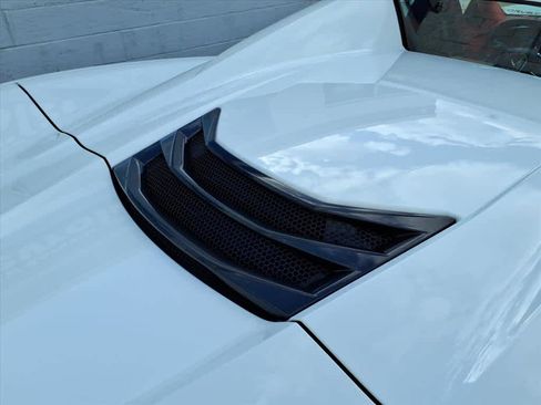 Used 2024 Chevrolet Corvette Stingray Premium Conv w/ Z51 Performance Package RWD image 17