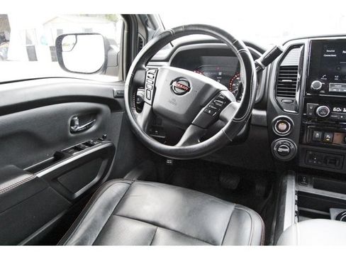 Used 2020 Nissan Titan PRO-4X w/ Pro-4x Convenience Package AWD/4WD image 8