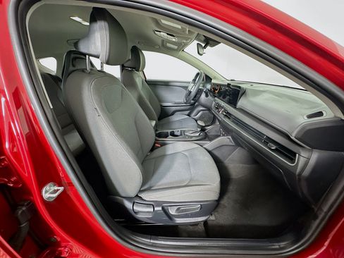 Used 2025 Kia K4 LXS image 31