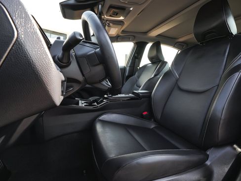 Used 2025 Toyota Prius AWD image 30