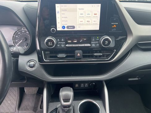 Used 2023 Toyota Highlander LE image 9