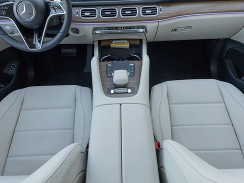 Certified 2025 Mercedes-Benz GLS 450 4MATIC image 27